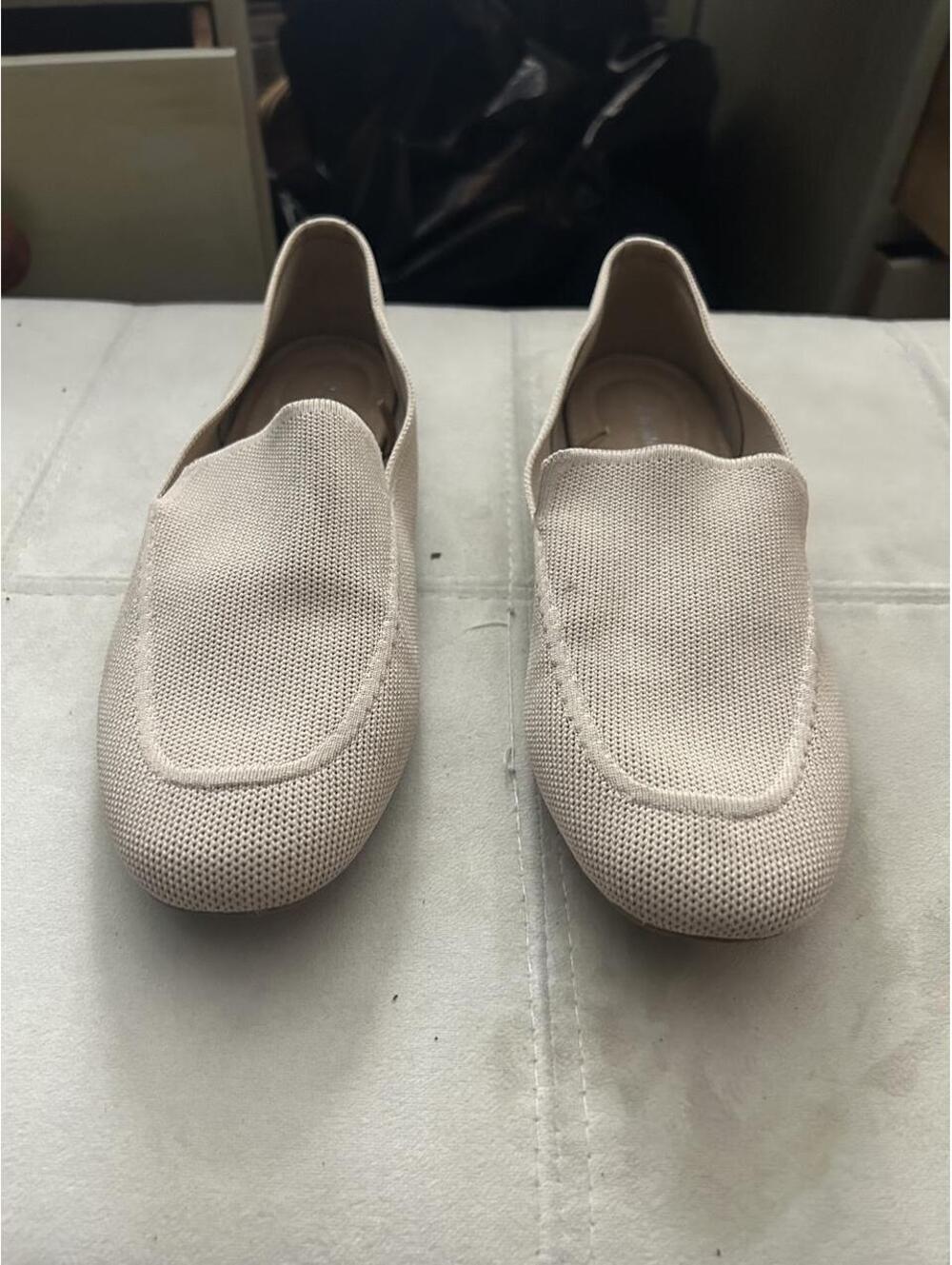 Old Navy cream & tan slip-on loafers with perforated texture size 9 #comfort